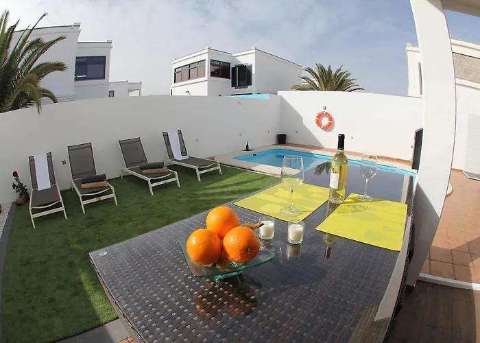 فيلة Elegant With Pool