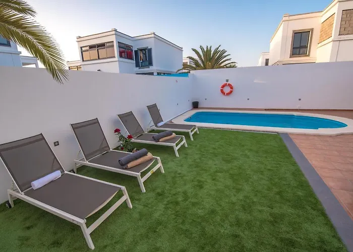 Elegant With Pool بلايا بلانكا