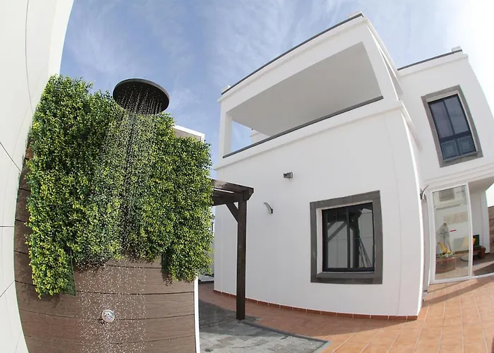 Elegant With Pool فيلة بلايا بلانكا