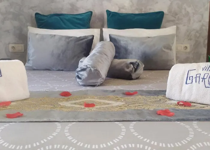 فيلة Elegant With Pool