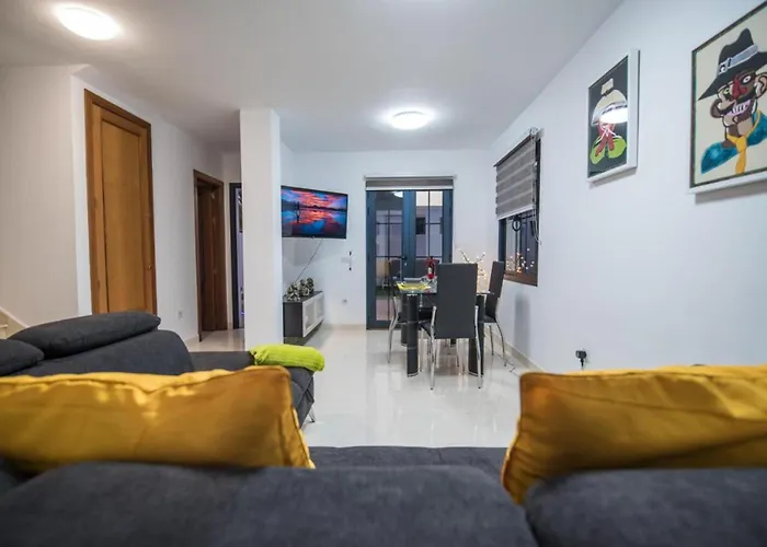 فيلة Elegant With Pool