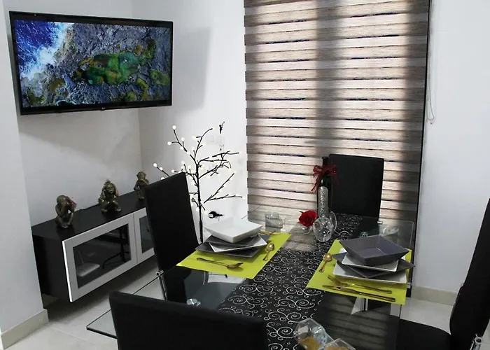 Elegant With Pool فيلة *