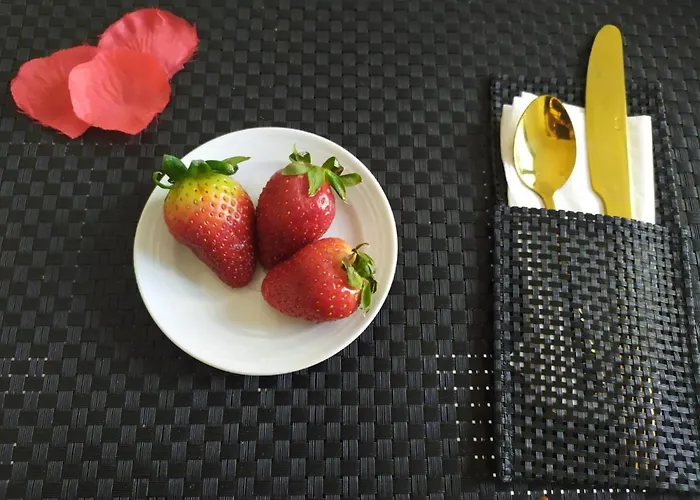 فيلة Elegant With Pool *