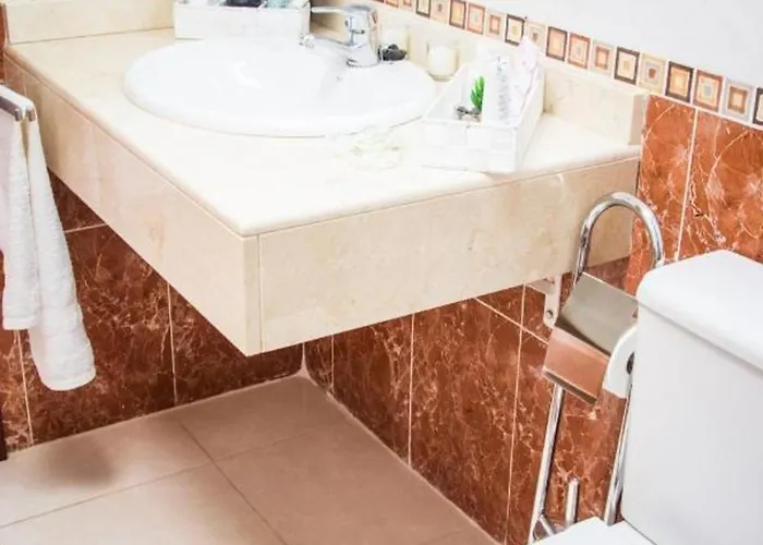 فيلة Elegant With Pool