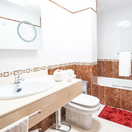 Villa Elegant Playa Blanca: Poolside Retreat
