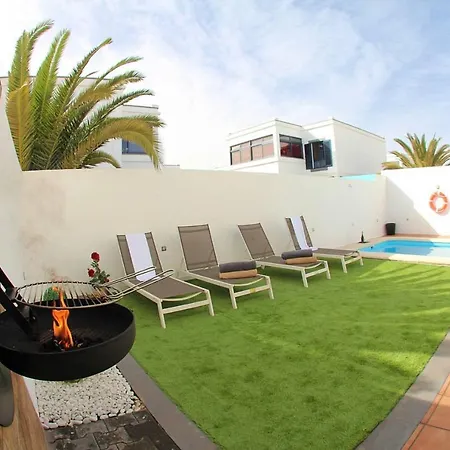 Elegant Playa Blanca: Poolside Retreat * Playa Blanca (Lanzarote)