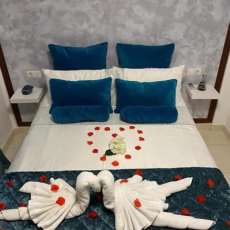 Elegant Playa Blanca: Poolside Retreat * Playa Blanca (Lanzarote)