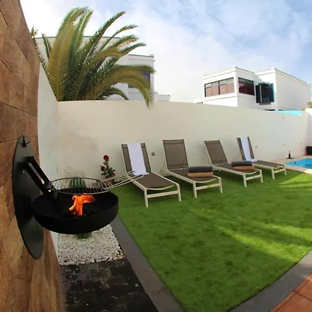 Elegant Playa Blanca: Poolside Retreat * Playa Blanca (Lanzarote)